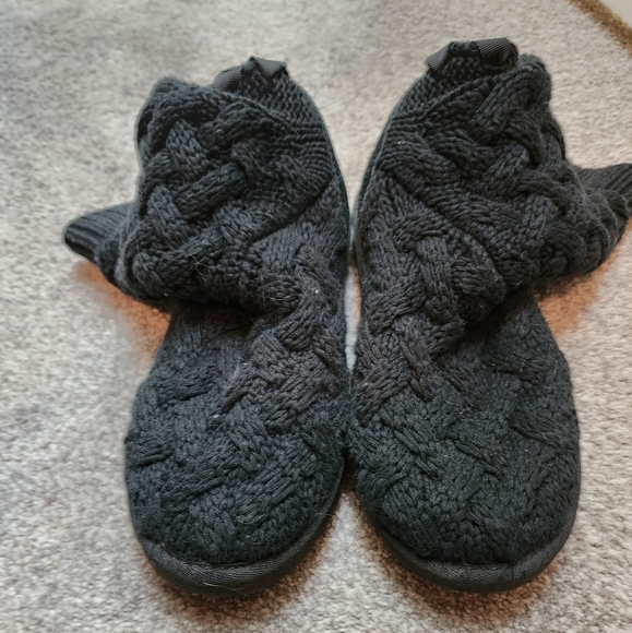 Ugg Knit Boots - Picture 1 of 6